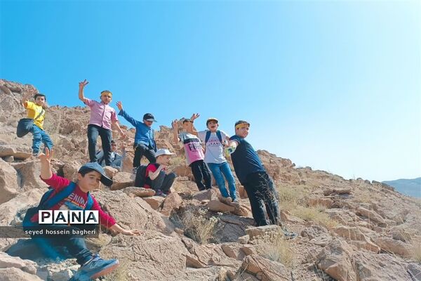 کوهپیمایی دانش‌آموزان اشکذری به یاد ۶۶ کودک شهید سانحه تروریستی هواپیمایی ایرباس سال ۱۳۶۷