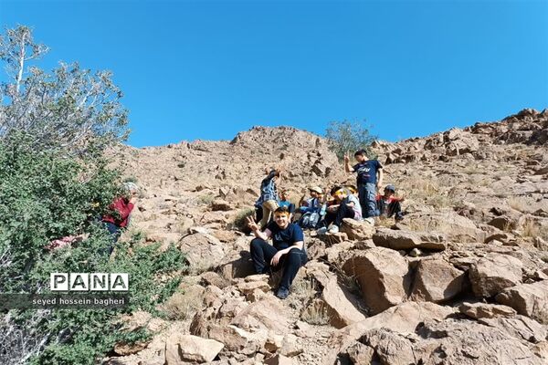 کوهپیمایی دانش‌آموزان اشکذری به یاد ۶۶ کودک شهید سانحه تروریستی هواپیمایی ایرباس سال ۱۳۶۷