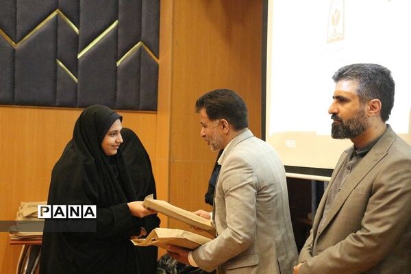 آیین تجلیل از برگزیدگان چهل و یکمین جشنواره فرهنگی هنری ناحیه۶