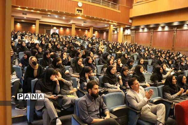 آیین تجلیل از برگزیدگان چهل و یکمین جشنواره فرهنگی هنری ناحیه۶