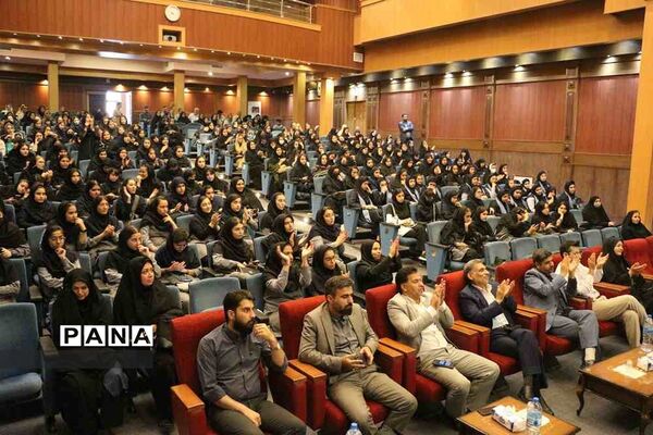 آیین تجلیل از برگزیدگان چهل و یکمین جشنواره فرهنگی هنری ناحیه۶