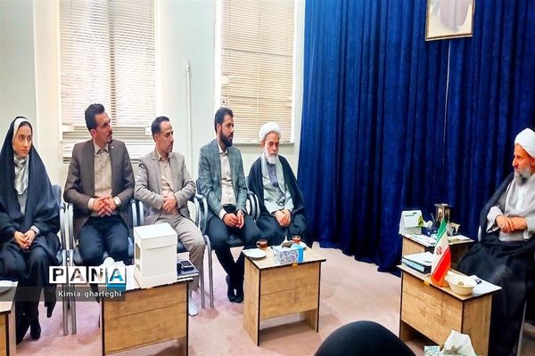 دیدار دانش‌آموزان نخبه قرآنی با امام جمعه شهرستان قرچک