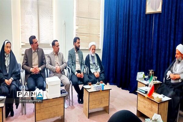 دیدار دانش‌آموزان نخبه قرآنی با امام جمعه شهرستان قرچک