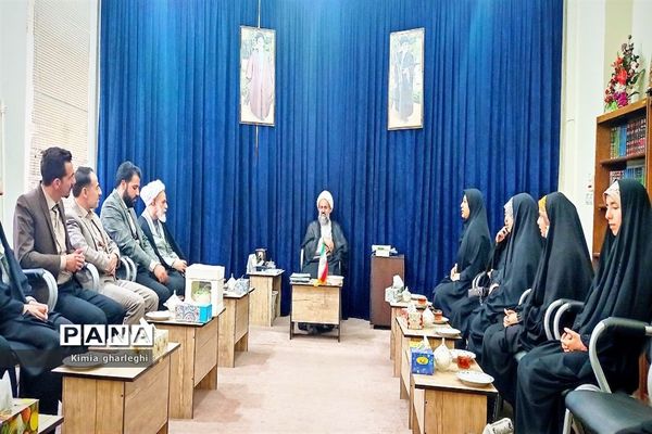 دیدار دانش‌آموزان نخبه قرآنی با امام جمعه شهرستان قرچک