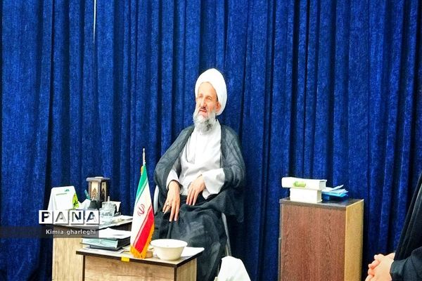 دیدار دانش‌آموزان نخبه قرآنی با امام جمعه شهرستان قرچک