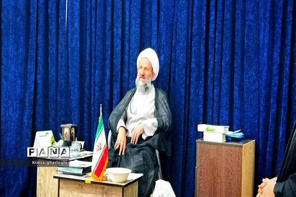 دیدار دانش‌آموزان نخبه قرآنی با امام جمعه شهرستان قرچک