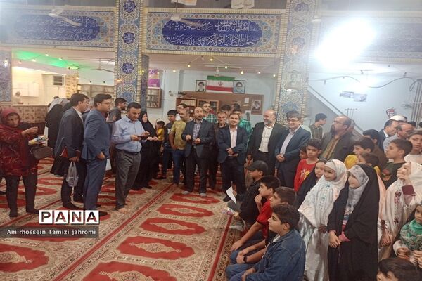 اجرای طرح مسجدمحوری همراه با میز خدمت معاونان اداره آموزش و پرورش ناحیه 3 در مسجد‌الرضا