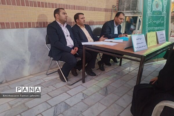اجرای طرح مسجدمحوری همراه با میز خدمت معاونان اداره آموزش و پرورش ناحیه 3 در مسجد‌الرضا