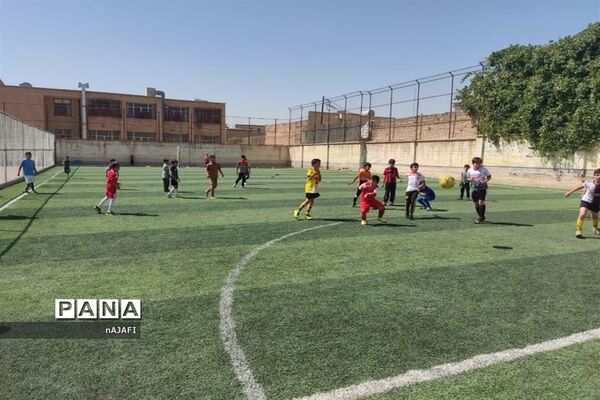 افتتاح دو زمین چمن مصنوعی در آموزش و پرورش شهرستان خمینی‌شهر