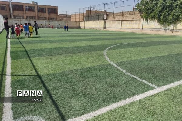 افتتاح دو زمین چمن مصنوعی در آموزش و پرورش شهرستان خمینی‌شهر