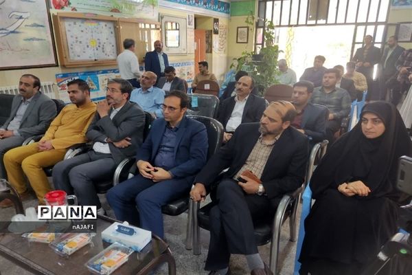 افتتاح دو زمین چمن مصنوعی در آموزش و پرورش شهرستان خمینی‌شهر