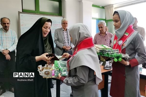 ‌تقدیر از کارمندان  معاونت آموزش متوسطه اداره‌کل امور شاهد و ایثارگران به‌مناسبت عید غدیرخم