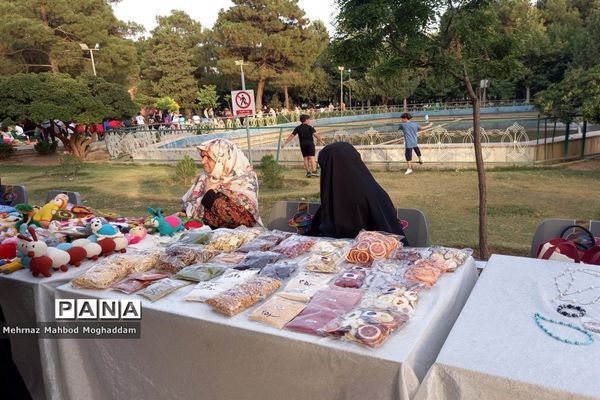 جشن بزرگ دورهمی یاد ایام سالمندان واقع در پارک پیروزی منطقه ۱۳ تهران