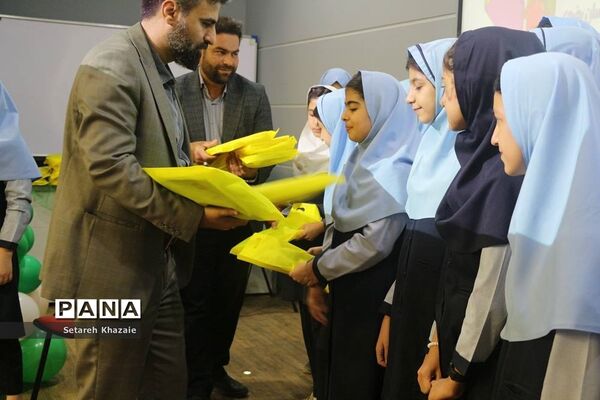 تجلیل از برگزیدگان چهل‌و‌یکمین جشنواره فرهنگی هنری مقطع ابتدایی ناحیه 6