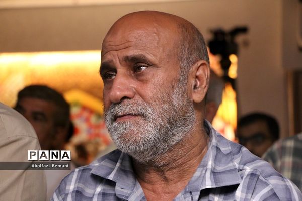 رونمایی از کتاب «درخت تنها» در قم