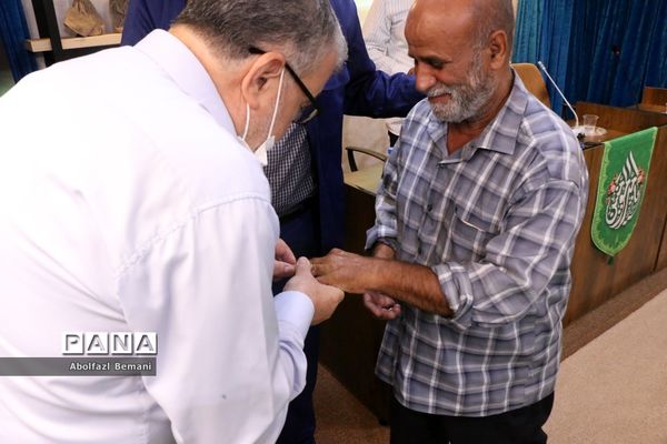 رونمایی از کتاب «درخت تنها» در قم