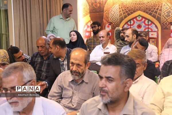 رونمایی از کتاب «درخت تنها» در قم