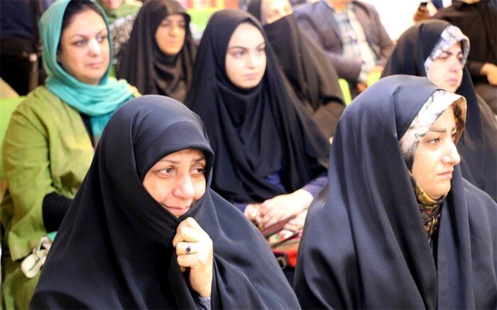 کتاب «درخت تنها» رونمایی شد