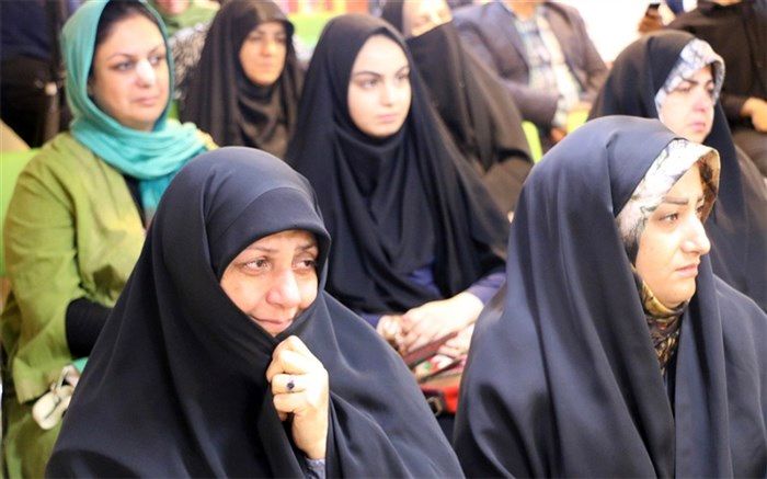 کتاب «درخت تنها» رونمایی شد