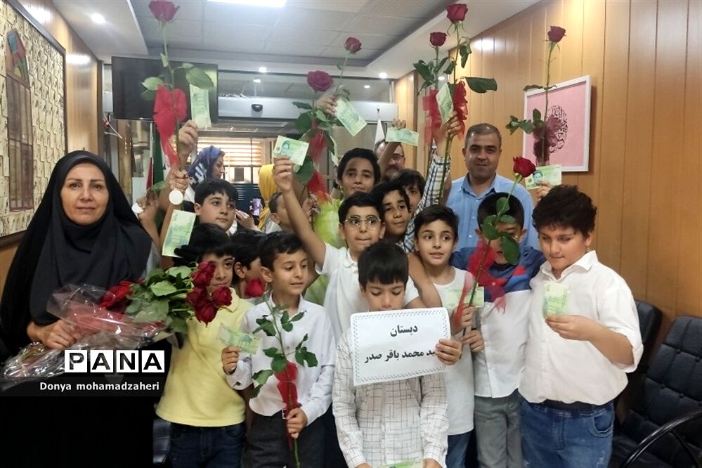 برگزاری جشن عید غدیر توسط دانش‌آموزان در اداره آموزش و پرورش منطقه۲