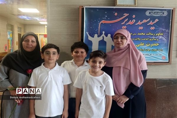 برگزاری جشن عید غدیر توسط دانش‌آموزان در اداره آموزش و پرورش منطقه۲