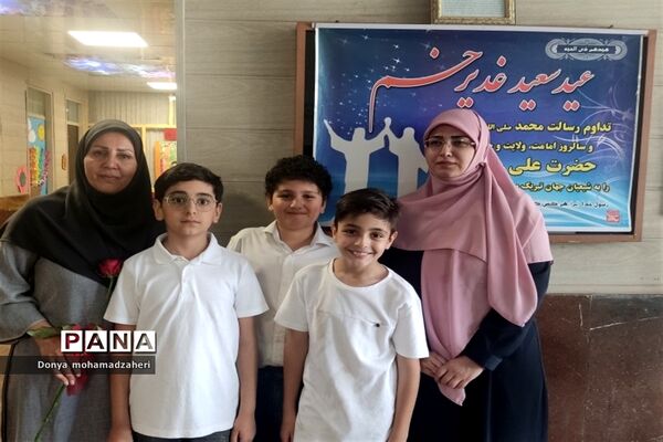 برگزاری جشن عید غدیر توسط دانش‌آموزان در اداره آموزش و پرورش منطقه۲