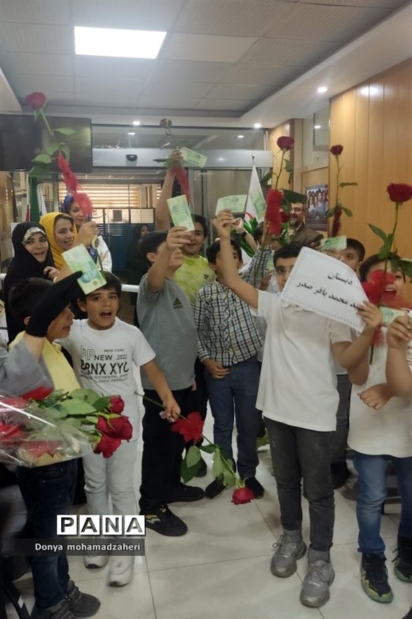 برگزاری جشن عید غدیر توسط دانش‌آموزان در اداره آموزش و پرورش منطقه۲