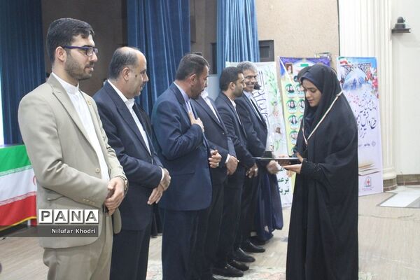 تجلیل از دانش‌آموزان منتخبین دومین دوره طرح دانش‌آموز تراز انقلاب اسلامی در بوشهر