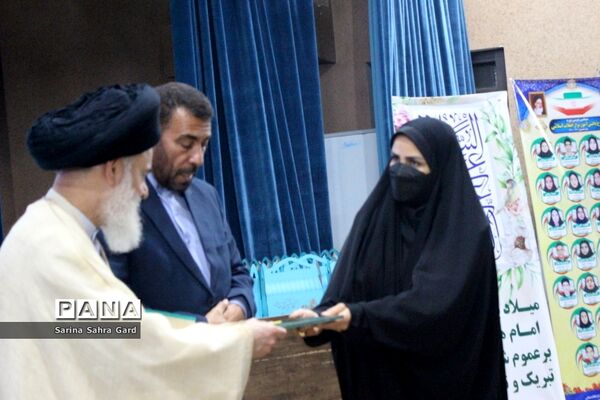 تجلیل از دانش‌آموزان منتخبین دومین دوره طرح دانش‌آموز تراز انقلاب اسلامی در بوشهر