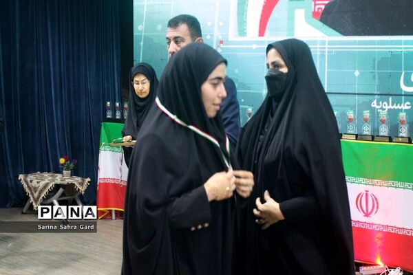 تجلیل از دانش‌آموزان منتخبین دومین دوره طرح دانش‌آموز تراز انقلاب اسلامی در بوشهر