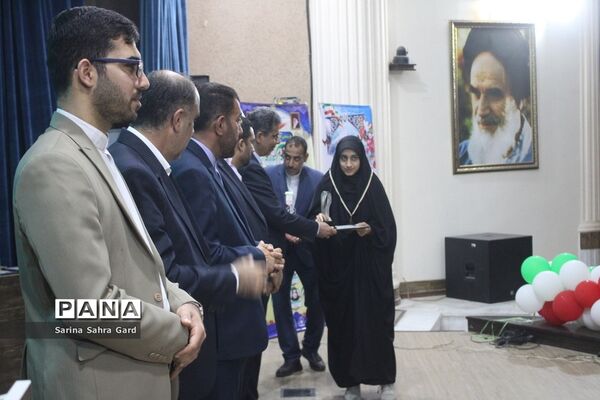 تجلیل از دانش‌آموزان منتخبین دومین دوره طرح دانش‌آموز تراز انقلاب اسلامی در بوشهر