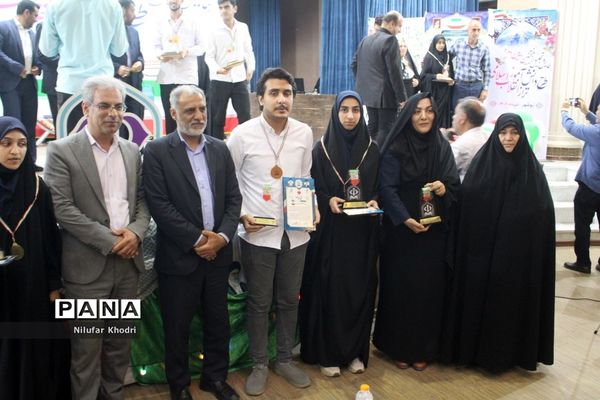 تجلیل از دانش‌آموزان منتخبین دومین دوره طرح دانش‌آموز تراز انقلاب اسلامی در بوشهر