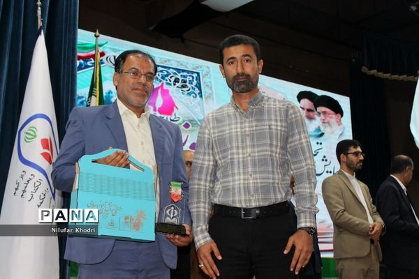 تجلیل از روسا، معاونان و کارشناسان امور تربیتی استان بوشهر در همایش منتخبین طرح دانش‌آموز تراز انقلاب اسلامی