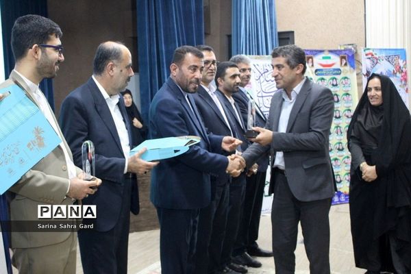 تجلیل از روسا، معاونان و کارشناسان امور تربیتی استان بوشهر در همایش منتخبین طرح دانش‌آموز تراز انقلاب اسلامی