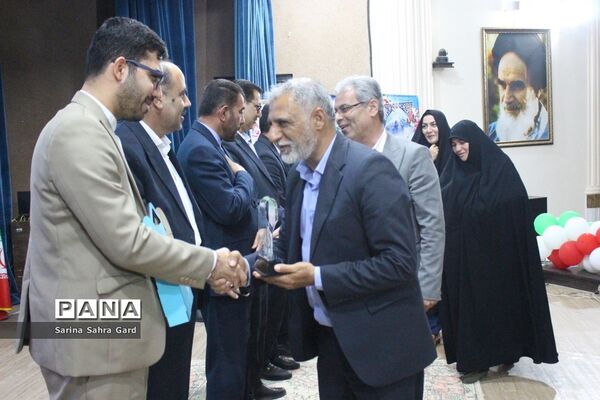 تجلیل از روسا، معاونان و کارشناسان امور تربیتی استان بوشهر در همایش منتخبین طرح دانش‌آموز تراز انقلاب اسلامی