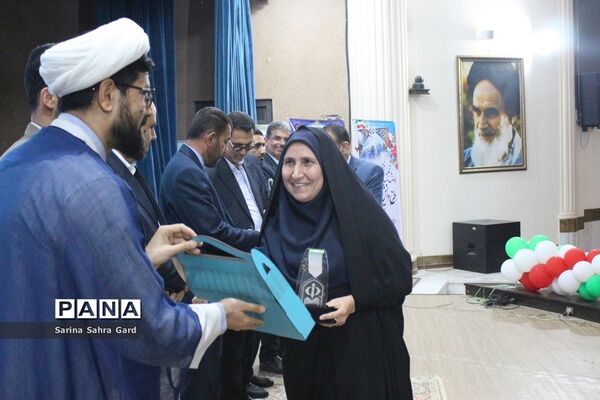 تجلیل از روسا، معاونان و کارشناسان امور تربیتی استان بوشهر در همایش منتخبین طرح دانش‌آموز تراز انقلاب اسلامی