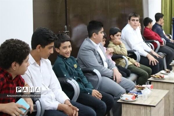 دیدار امام جمعه قرچک با مداحان نوجوان به‌مناسبت دهه امامت و ولایت