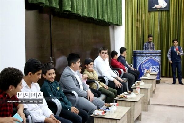 دیدار امام جمعه قرچک با مداحان نوجوان به‌مناسبت دهه امامت و ولایت
