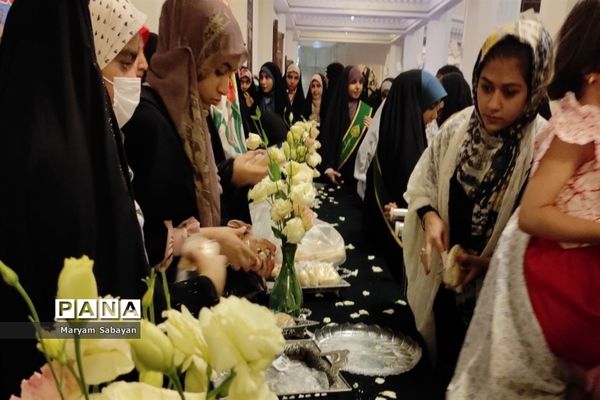 پویش میزبانی از زائران حرم مطهر حضرت احمد بن موسی توسط دانش‌آموزان