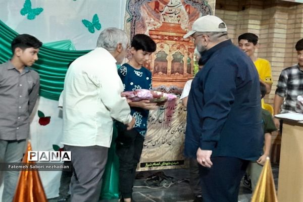 جشن تولد فرزندان شهدای شیراز با حضور پرشور مردم در گلزار شهدا