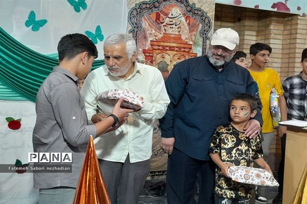 جشن تولد فرزندان شهدای شیراز با حضور پرشور مردم در گلزار شهدا