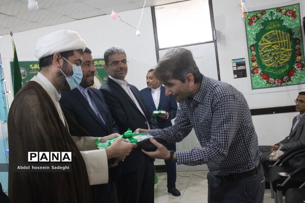 تقدیر از سادات کارمند اداره‌کل آموزش و پرورش استان بوشهر