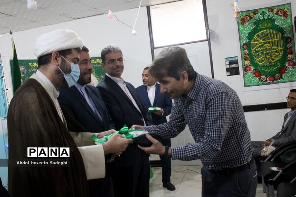 تقدیر از سادات کارمند اداره‌کل آموزش و پرورش استان بوشهر