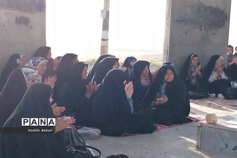 برگزاری دعای ندبه در گلزار شهدای شهرستان بن