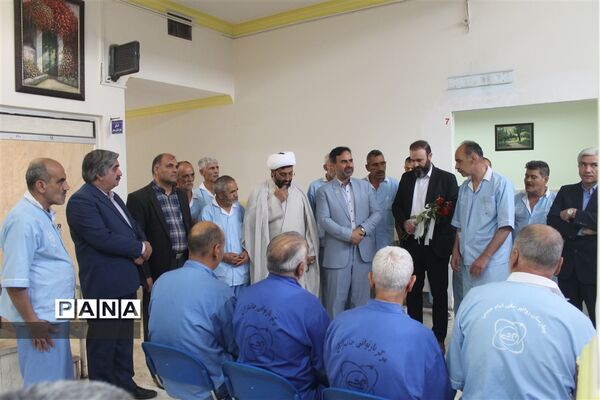 بازدید از بیمارستان روانپزشکی امام خمینی (ره) و اهدای شاخه گل به سیدین جانباز