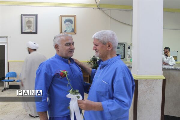 بازدید از بیمارستان روانپزشکی امام خمینی (ره) و اهدای شاخه گل به سیدین جانباز