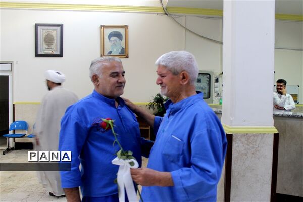 بازدید از بیمارستان روانپزشکی امام خمینی (ره) و اهدای شاخه گل به سیدین جانباز