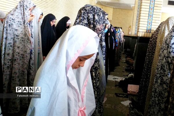 تقدیر از فرهنگیان و دانش‌آموزان فعال در مسابقات قرآنی در نمازجمعه ملارد