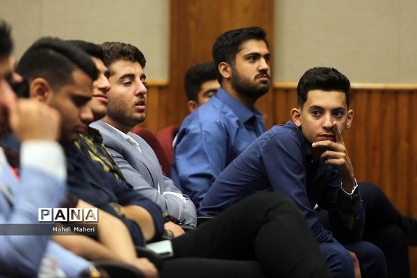 جلسه توجیهی یازدهمین دوره مجلس دانش‌آموزی در اردوگاه شهید‌باهنر