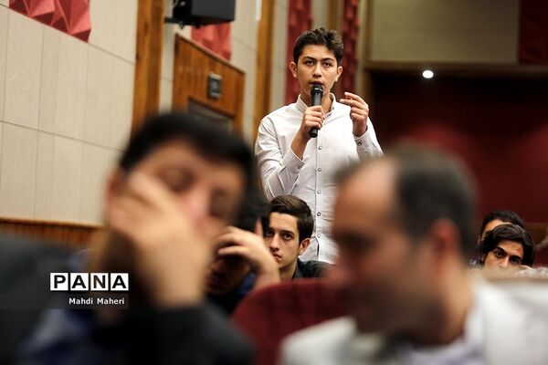 جلسه توجیهی یازدهمین دوره مجلس دانش‌آموزی در اردوگاه شهید‌باهنر